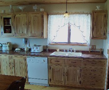 Early American & Colonial Pine Custom Kitchen Cabinetry